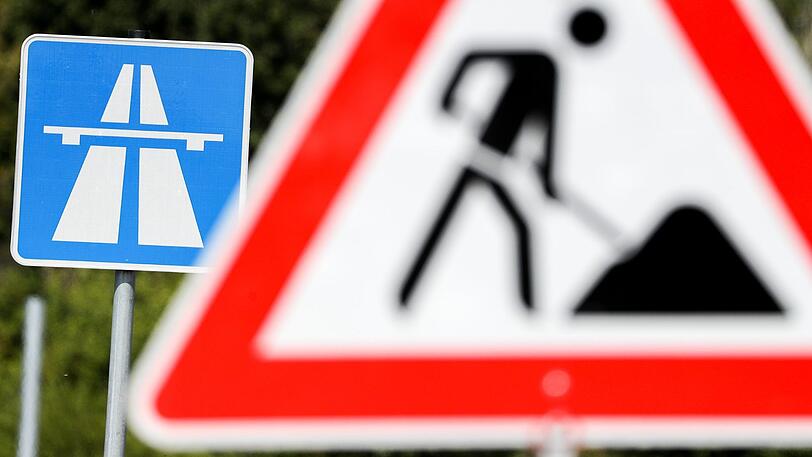 Weil die Baustelle angeblich nicht ausreichend beschildert war, verklagt eine Autohalterin den Freistaat (Symbolbild).