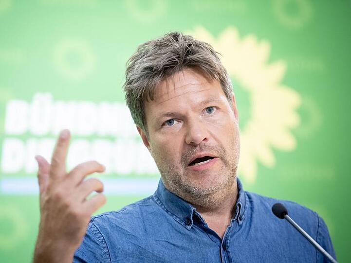 Robert Habeck, Bundesvorsitzender von Bündnis 90/Die Grünen, gibt eine Pressekonferenz. Foto: Kay Nietfeld/Archivbild