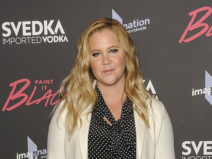 Amy Schumer ist im Krankenhaus: Mutter und Kind geht es aber soweit gut.