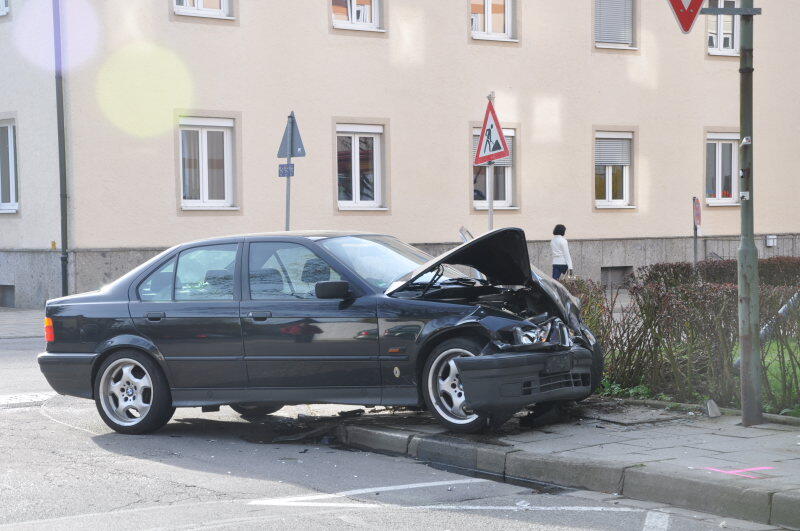 Mühldorf: Missachtete Vorfahrt: drei Verletzte - Bayern - Abendzeitung München