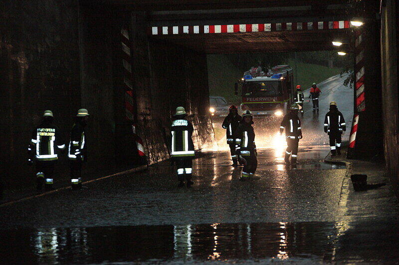 In Mühldorf sind mehrere Keller überflutet gewesen. Die Bilder vom Feuerwehreinsatz.