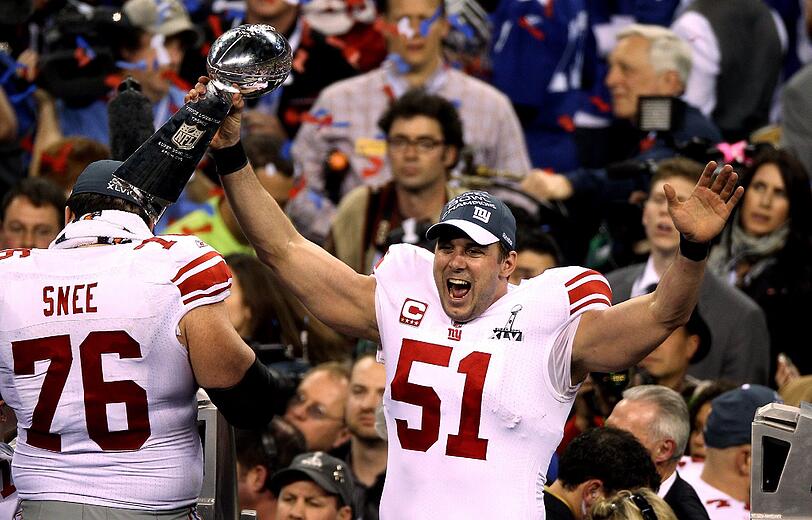 Einfach gigantisch: Die New York Giants haben den 46. Super Bowl gewonnen. Gegen die New England Patriots um Quarterback Tom Brady und den deutschen Sebastian Vollmer siegten die Giants in einem packenden Spiel mit 21:17. Hier sehen Sie die besten Bilder vom NFL-Spektakel in Indianapolis.