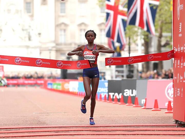 Lief beim Chicago-Marathon Weltrekord: London-Siegerin Brigid Kosgei aus Kenia.