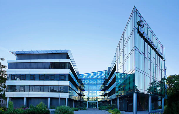 Die Zentrale von Rohde & Schwarz in der M&uuml;hldorfstra&szlig;e (Berg am Laim). Bei dem Konzern sind deutschlandweit fast 10.000 Mitarbeiter angestellt.
