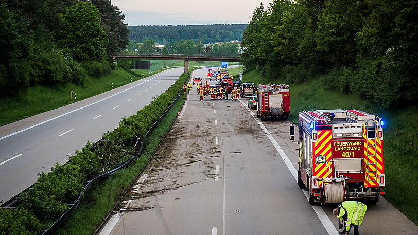 Die Aufräumarbeiten dauerten bis in die Morgenstunden.