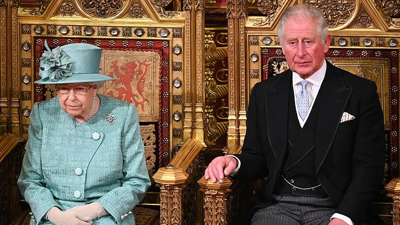 Probesitzen auf dem Thron: Prinz Charles begleitet seine Mutter Queen Elizabeth II. zur Eröffnung des Parlaments im Dezember 2019.