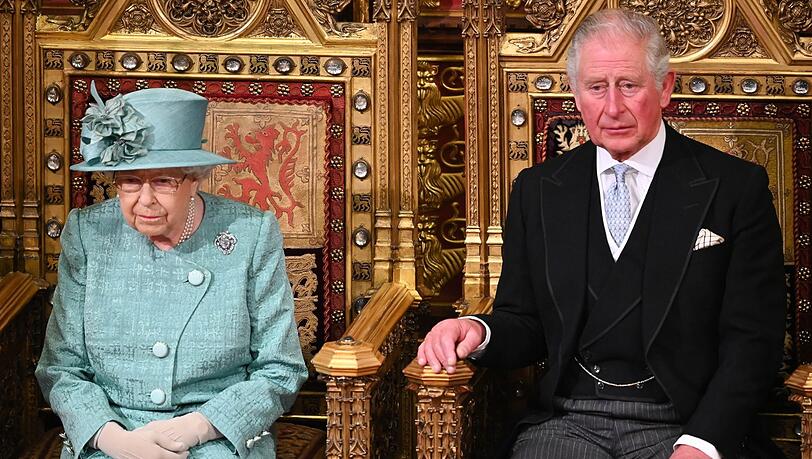 Probesitzen auf dem Thron: Prinz Charles begleitet seine Mutter Queen Elizabeth II. zur Eröffnung des Parlaments im Dezember 2019.