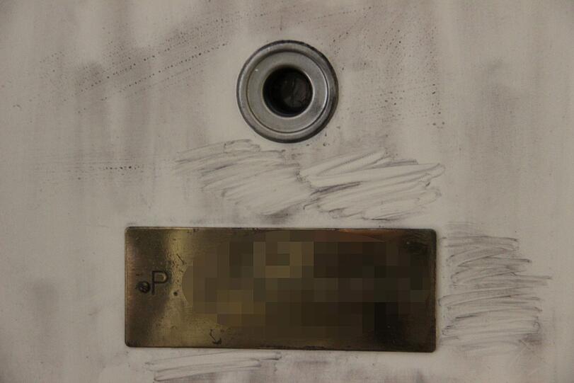 Mord in der Au: Die 91-Jährige Anna S. ist getötet worden. Die Polizei sucht im Umfeld der Wohnung in der Dollmannstraße nach Hinweisen und Spuren. Die Bilder vom Tatort...