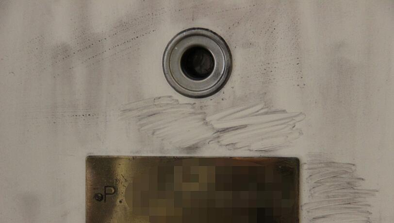 Mord in der Au: Die 91-Jährige Anna S. ist getötet worden. Die Polizei sucht im Umfeld der Wohnung in der Dollmannstraße nach Hinweisen und Spuren. Die Bilder vom Tatort... Mord in der Au: Die 91-Jährige Anna S. ist getötet worden. Die Polizei sucht im Umfeld der Wohnung in der Dollmannstraße nach Hinweisen und Spuren. Die Bilder vom Tatort...