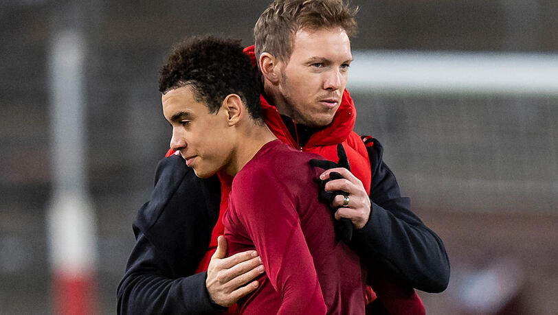 "Er neigt nicht dazu, Höhenluft zu haben oder komische Gedanken zu fassen", sagt Trainer Nagelsmann (r.) über Jung-Star Musiala. "Er neigt nicht dazu, Höhenluft zu haben oder komische Gedanken zu fassen", sagt Trainer Nagelsmann (r.) über Jung-Star Musiala.