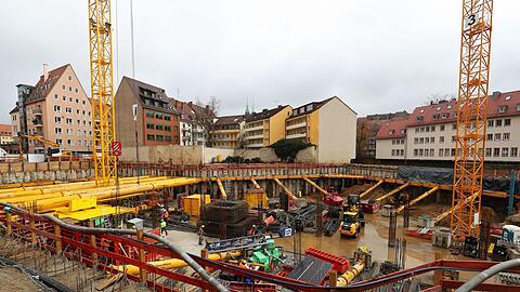 Blick auf die Baustelle des Ablegers des Münchner Technikmuseums auf dem Gelände des früheren Augustinerhofs.