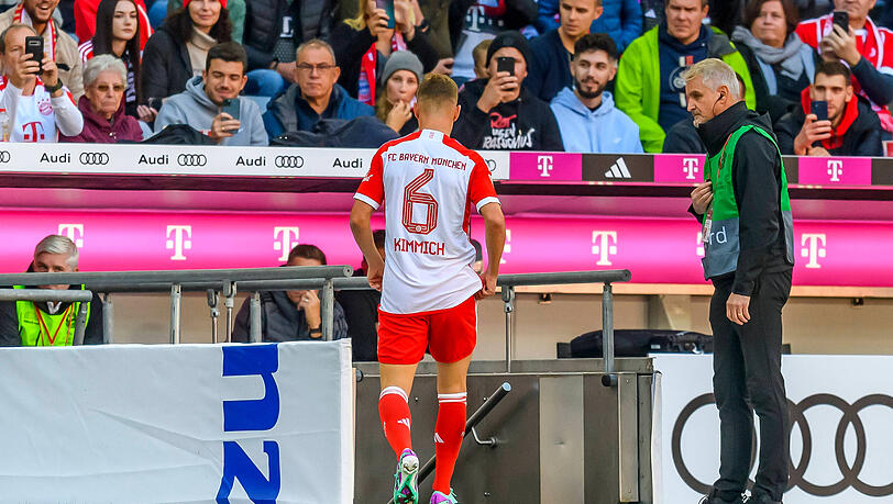 Bitterer Nachmittag: Für Joshua Kimmich ging es bereits nach vier Minuten wieder in die Katakomben der Allianz Arena.
