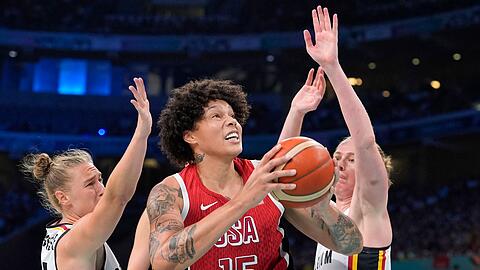 Brittney Griner kennt das Gefühl russischer Gefangenschaft - über die Freilassung vieler ihrer Landsleute hat sie sich nach dem Sieg gegen Belgien sehr gefreut.