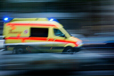 Die schwangere Frau (25) kam in ein Krankenhaus. Mittlerweile geht es ihr und dem Kind wieder gut. (Symbolbild)