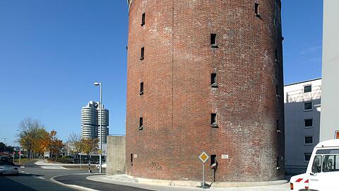Der Hochbunker an der Riesenfeldstraße.