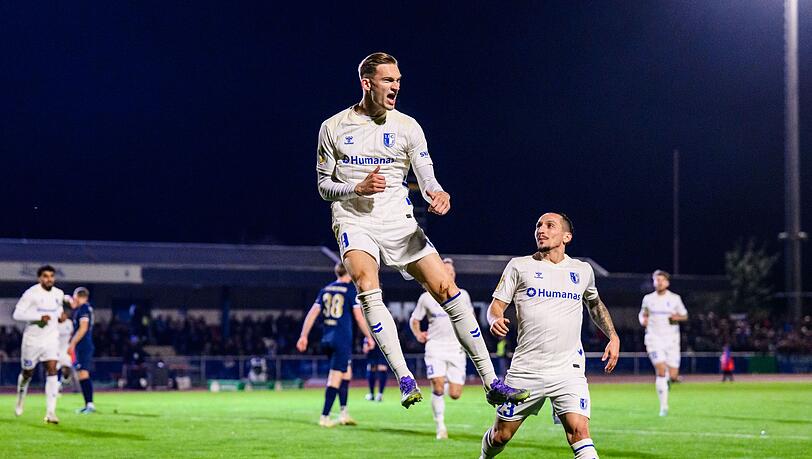 Magdeburg-Stürmer Maximilian Breunig jubelt über sein Tor zum 1:0 in Illertissen. Magdeburg-Stürmer Maximilian Breunig jubelt über sein Tor zum 1:0 in Illertissen.