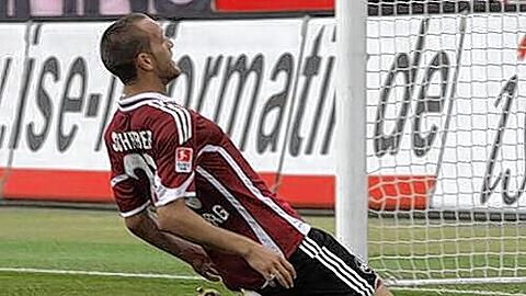 Und wieder nicht getroffen: &bdquo;Leider haben wir noch sehr viel zu tun&ldquo;, weiß auch Leih-Stürmer Julian Schieber vom VfB Stuttgart.