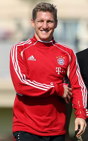 Auch Rafinha ist inzwischen in Doha angekommen. Am Donnerstag steht ein weiteres Testspiel auf dem Programm. Die Bilder von Tag 3 des Bayern-Trainingslagers.