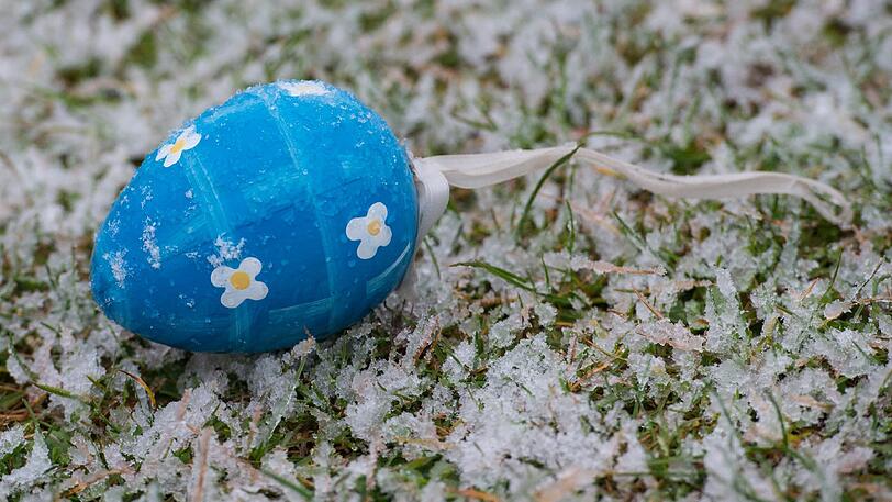Ostereier suchen im Schnee? Aktuellen Prognosen zufolge ist das gut möglich. (Archivbild)