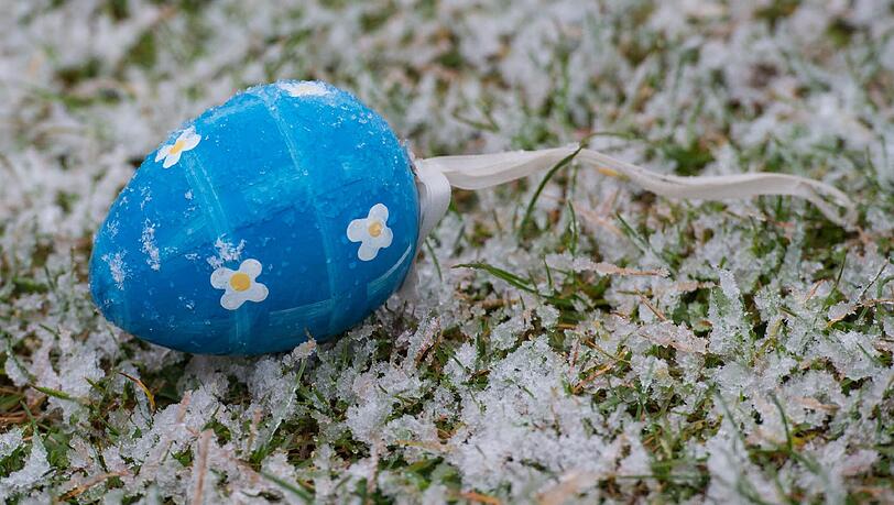 Ostereier suchen im Schnee? Aktuellen Prognosen zufolge ist das gut m&ouml;glich. (Archivbild)