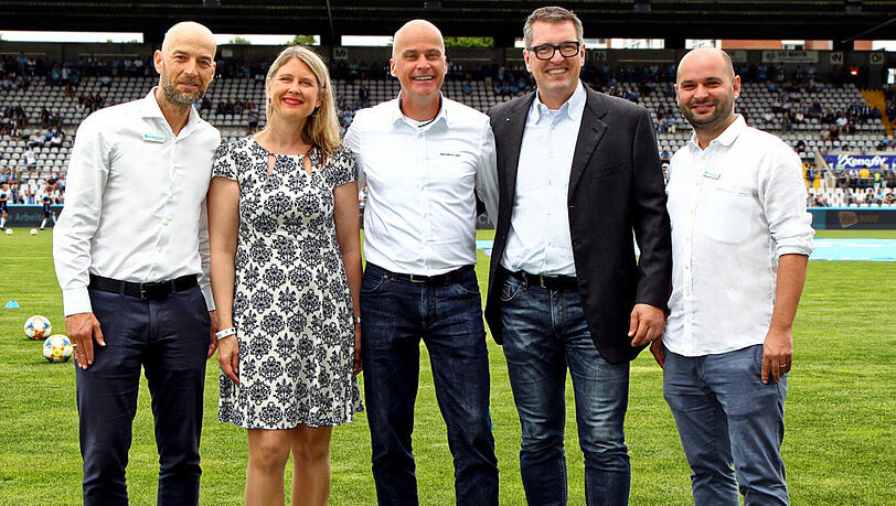 Die Stiftung Chirurgie TU München und die Löwen (v. li.): Günther Gorenzel, Dr. Nadine Westphal, Robert Reisinger, Prof. Dr. Marc E. Martignoni und Michael Scharold. Die Stiftung Chirurgie TU München und die Löwen (v. li.): Günther Gorenzel, Dr. Nadine Westphal, Robert Reisinger, Prof. Dr. Marc E. Martignoni und Michael Scharold.