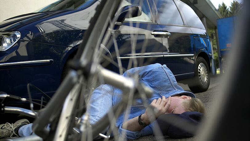 Viel Glück hatte ein 61-jähriger Radler bei einem Unfall am Leuchtenbergring. (Symbolbild) Viel Glück hatte ein 61-jähriger Radler bei einem Unfall am Leuchtenbergring. (Symbolbild)