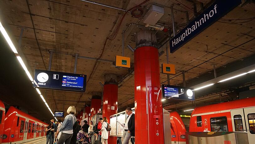 Bei seiner Flucht am Hauptbahnhof verletzte der 50-Jährige eine Frau. (Archivbild) Bei seiner Flucht am Hauptbahnhof verletzte der 50-Jährige eine Frau. (Archivbild)