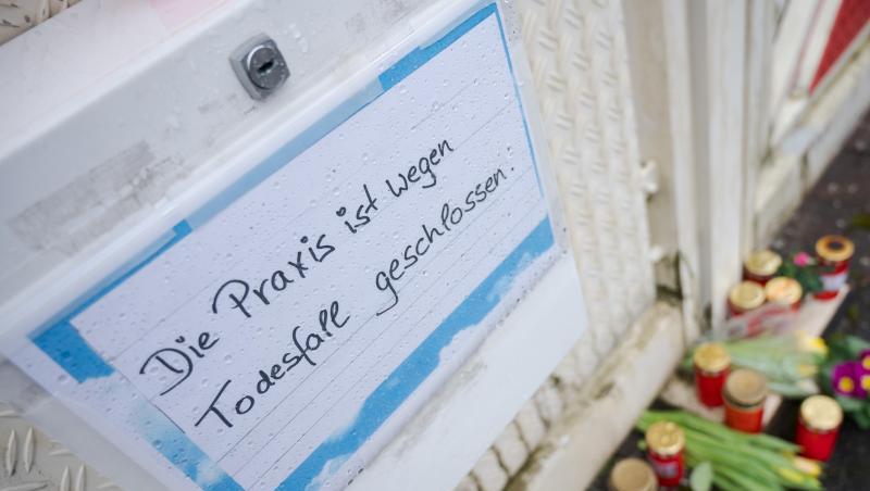 Ein Arzt war in Enkenbach-Alsenborn tot vor seiner Praxis gefunden worden. Ermittlungen zufolge hat er eine getarnte Sprengvorrichtung vom Boden aufheben wollen und damit die Explosion ausgelöst. Ein Arzt war in Enkenbach-Alsenborn tot vor seiner Praxis gefunden worden. Ermittlungen zufolge hat er eine getarnte Sprengvorrichtung vom Boden aufheben wollen und damit die Explosion ausgelöst.