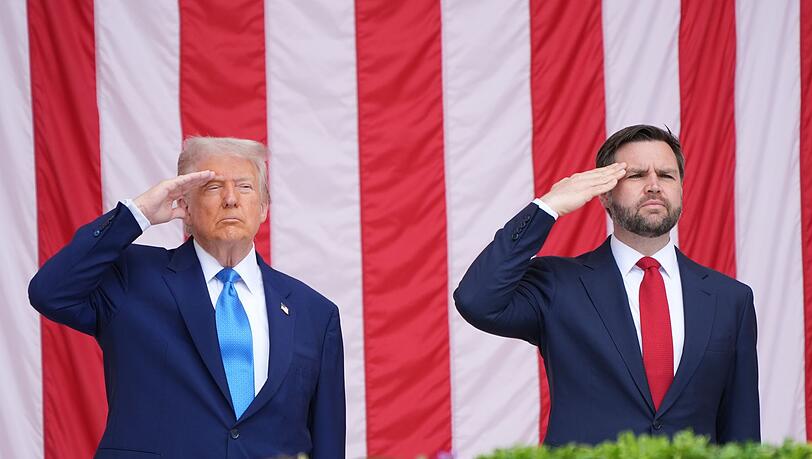 US-Präsident Donald Trump bezeichnet eine Kandidatur seines Vize JD Vance bei der kommenden Präsidentschaftswahl als "höchstwahrscheinlich". (Archivbild)