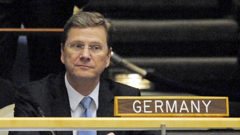Deutschland im Blick – in diesem Fall allerdings vom Ausland aus: Westerwelle hinter seinem Uno-Schild in New York. Deutschland im Blick – in diesem Fall allerdings vom Ausland aus: Westerwelle hinter seinem Uno-Schild in New York.