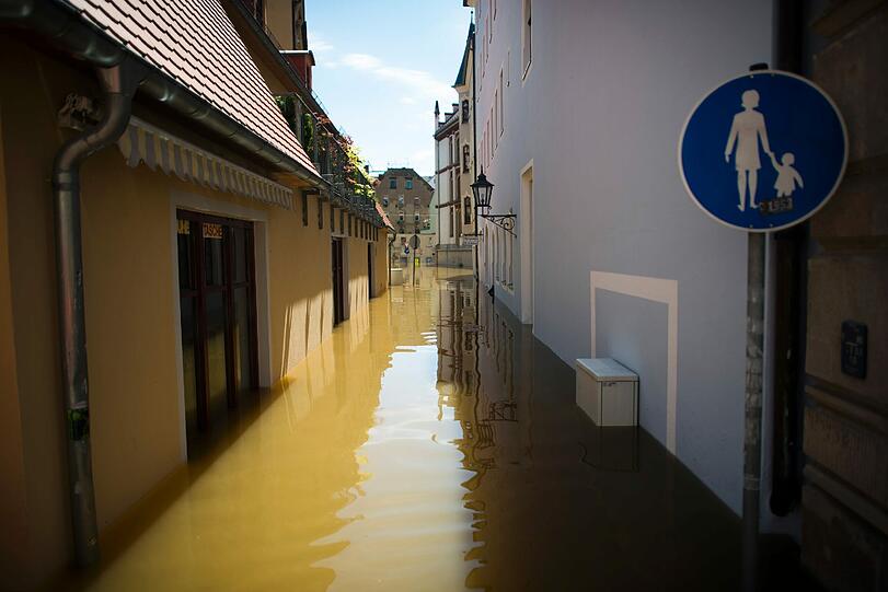 Die Jahrhundert-Flut: Die bewegenden Hochwasser-Bilder.