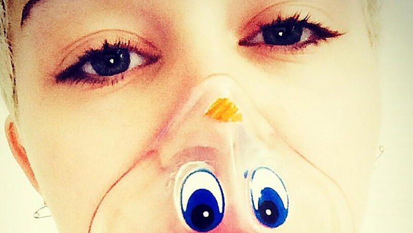 Dieses Bild postete Miley Cyrus aus der Klinik Dieses Bild postete Miley Cyrus aus der Klinik