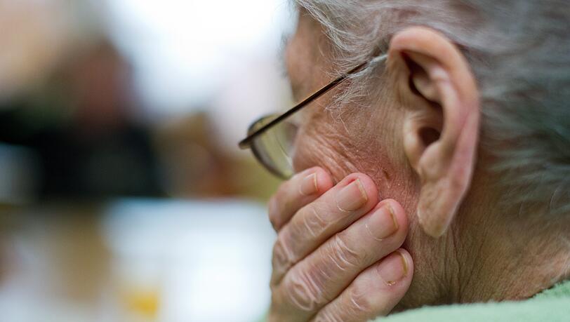 Eine Rentnerin (90) wurde am Dienstag Opfer eines falschen Handwerkers. (Symbolbild) Eine Rentnerin (90) wurde am Dienstag Opfer eines falschen Handwerkers. (Symbolbild)