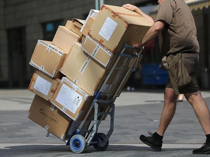 Arbeitsminister Heil will gegen die oft schlechten Arbeitsbedingungen von Paketzustellern vorgehen.
