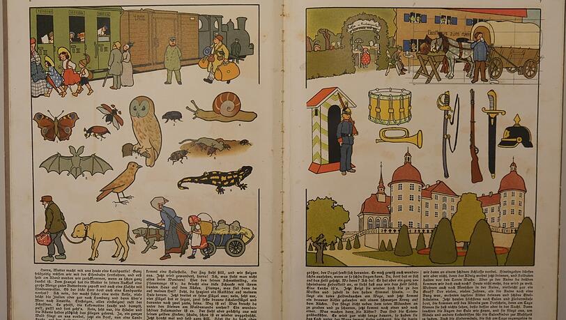 1909: Die Illustratorin Gertrud Caspari zeichnet in ihrem "Anschauungs- und Darstellungsbuch. Auf dem Lande" Menschen, Tiere und Gegenstände zu einer Vorlesegeschichte. 1909: Die Illustratorin Gertrud Caspari zeichnet in ihrem "Anschauungs- und Darstellungsbuch. Auf dem Lande" Menschen, Tiere und Gegenstände zu einer Vorlesegeschichte.