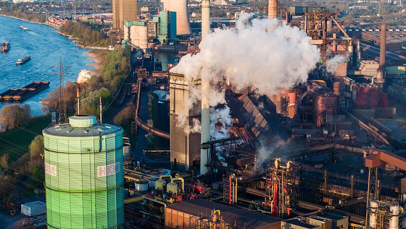 Blick auf das HKM-Werk in Duisburg. Blick auf das HKM-Werk in Duisburg.