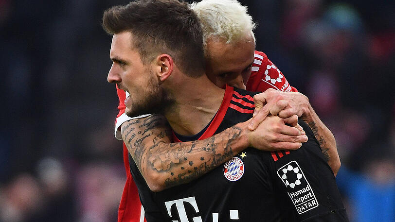 SVEN ULREICH - NOTE 3. Hatte Glück, dass er für seine Notbremse nicht Rot sah. Hielt dann den Wiederholungselfer aber stark (28.). Beim 1:1 (35.), das nach einer Ecke fiel, war er chancenlos.