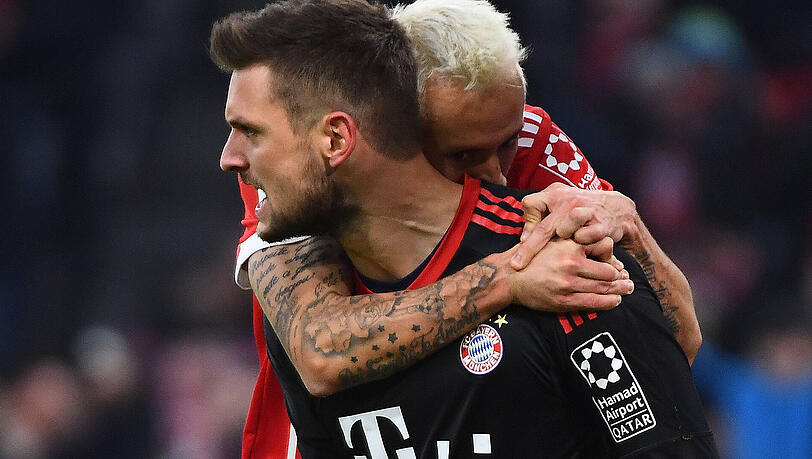 SVEN ULREICH - NOTE 3. Hatte Glück, dass er für seine Notbremse nicht Rot sah. Hielt dann den Wiederholungselfer aber stark (28.). Beim 1:1 (35.), das nach einer Ecke fiel, war er chancenlos. SVEN ULREICH - NOTE 3. Hatte Glück, dass er für seine Notbremse nicht Rot sah. Hielt dann den Wiederholungselfer aber stark (28.). Beim 1:1 (35.), das nach einer Ecke fiel, war er chancenlos.