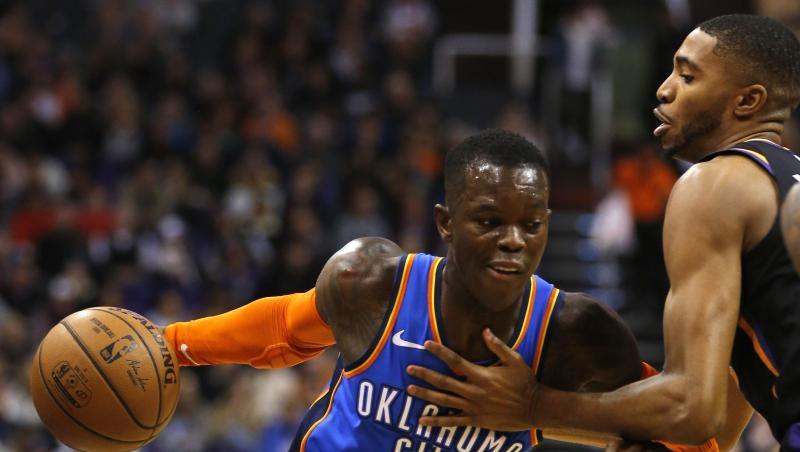 Oklahomas Dennis Schröder erzielte gegen die Phoenix Suns 20 Punkte. Oklahomas Dennis Schröder erzielte gegen die Phoenix Suns 20 Punkte.