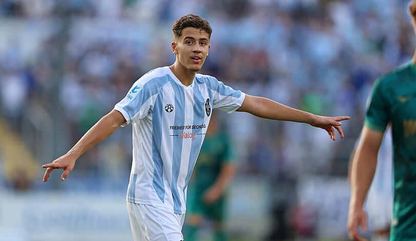 Schluss mit wei&szlig;-blau: Seit Montag steht Loris Husic beiom FC Augsburg unter Vertrag.