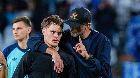 Schnappte sich Florian Wirtz nach dem 0:0 gegen Griechenland: Bundestrainer J&uuml;rgen Klopp.