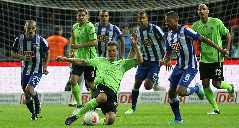 Doch dann kam der Bruch: In Berlin zeigte die Hertha den Löwen die Grenzen auf. Gerade die bis dato so stabile Abwehr kam unter die Räder. 3:0 gewinnt Hertha BSC Berlin und stürzt die Löwen schlagartig in eine Krise.