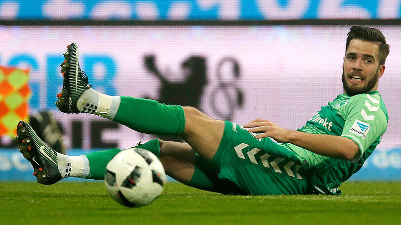2013 wechselte Linksfuß Niko Gießelmann von Hannover 96 zur SpVgg Greuther Fürth und entwickelte sich dort schnell zum Stammspieler.