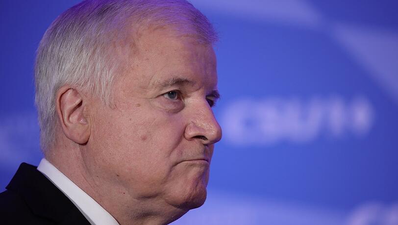Horst Seehofer will eigentlich erst Mitte November über die strategische und personelle Zukunft der CSU diskutieren. Dabei ist die Debatte längst in vollem Gange. Horst Seehofer will eigentlich erst Mitte November über die strategische und personelle Zukunft der CSU diskutieren. Dabei ist die Debatte längst in vollem Gange.