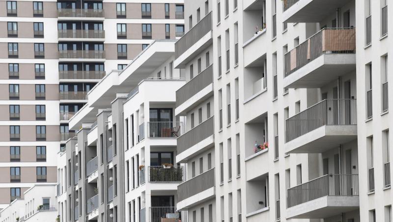 Neu errichtete Mehrfamilienhäuser in Frankfurt am Main zu sehen. Die Finanzstadt steht hoch in der Gunst ausländischer Anleger. Neu errichtete Mehrfamilienhäuser in Frankfurt am Main zu sehen. Die Finanzstadt steht hoch in der Gunst ausländischer Anleger.