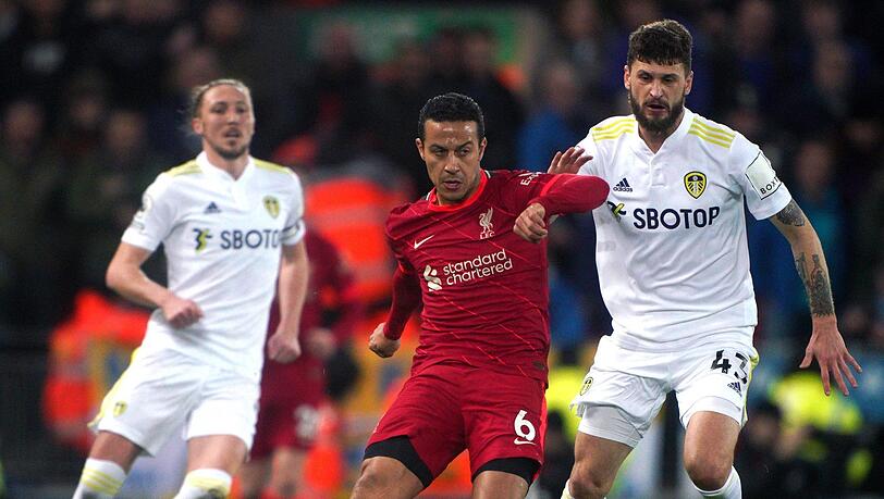 Bis 2020 beim FC Bayern aktiv, nun der Stratege im Mittelfeld des FC Liverpool: Thiago (M.).