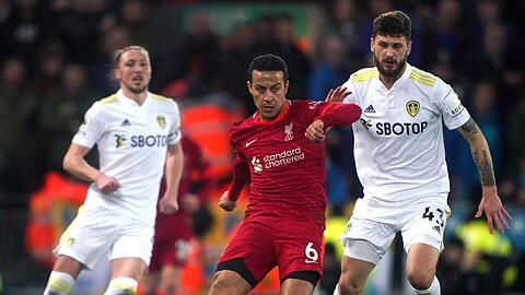 Bis 2020 beim FC Bayern aktiv, nun der Stratege im Mittelfeld des FC Liverpool: Thiago (M.).