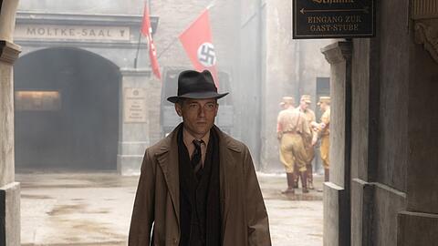 Der Nationalsozialismus wirft in der neuen "Babylon Berlin"-Staffel seine Schatten voraus.