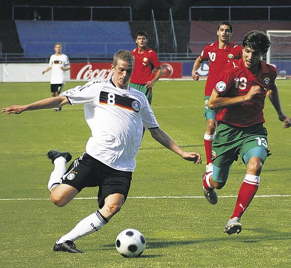 Der glanzvolle Schlusspunkt. Löwen-Talent Lars Bender traf beim EM-Spiel der deutschen U19-Auswahl gegen Bulgarien.