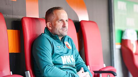 Manuel Baum l&auml;sst seine Zukunft in Augsburg weiter offen.